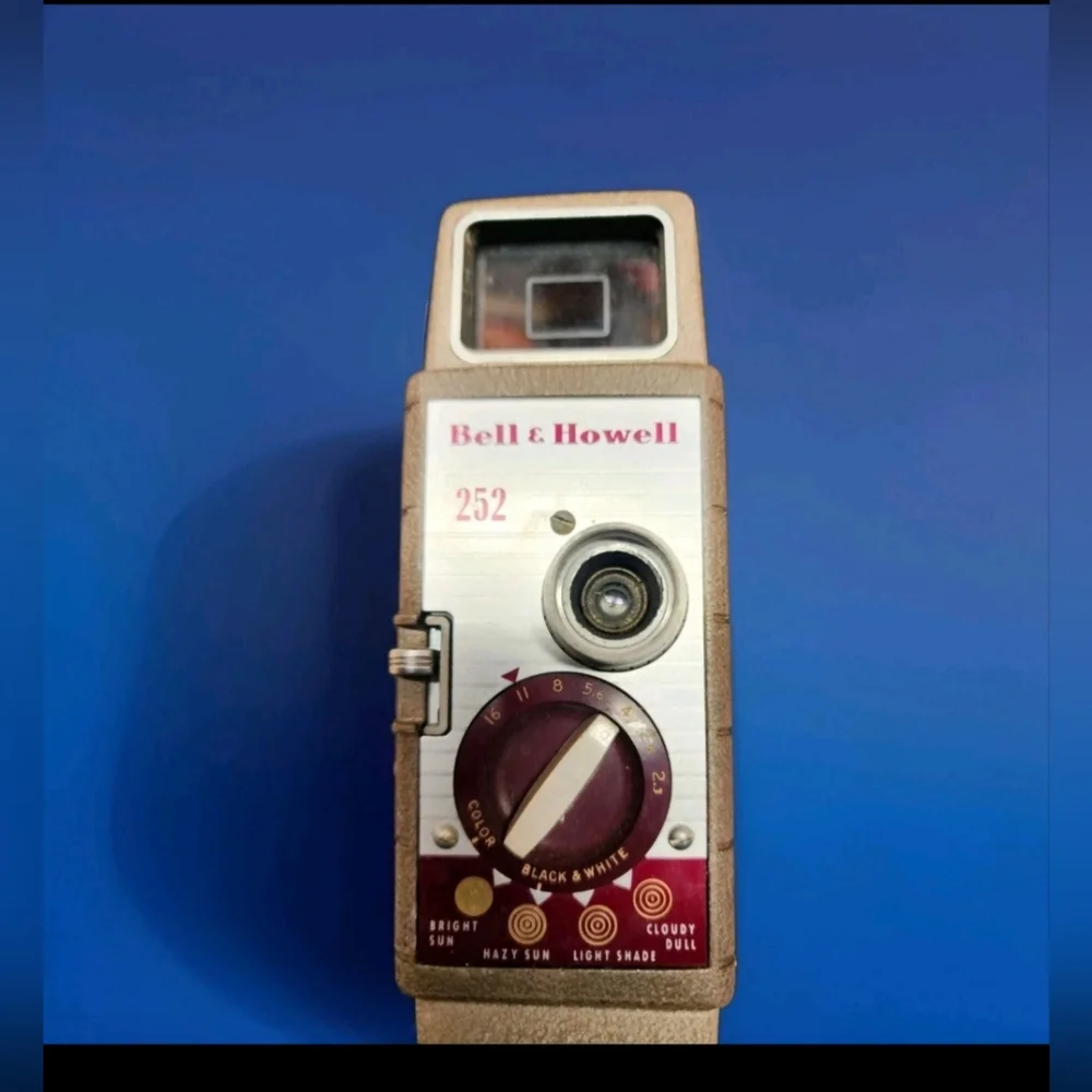 Vintage 1950s Bell & Howell 252 8MM Movie Camera With Case & Strap